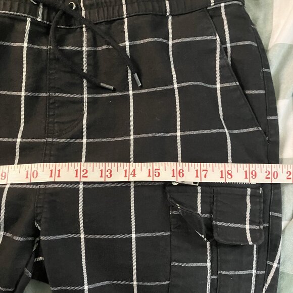 Hot Topic Black & White Grid Cargo Jogger Pants Mens L Plaid Punk Goth - Picture 10 of 10